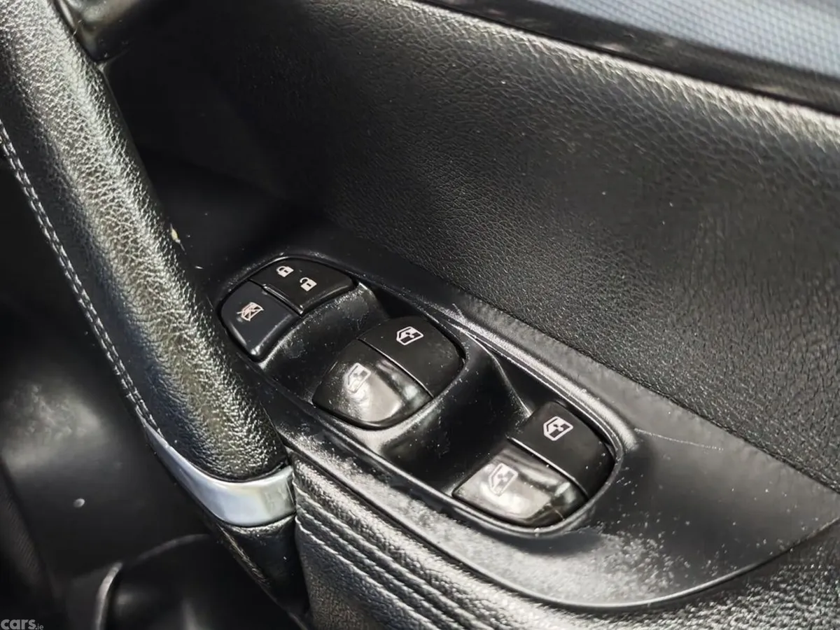 Nissan Qashqai Hatchback, Diesel, 2018, Blue