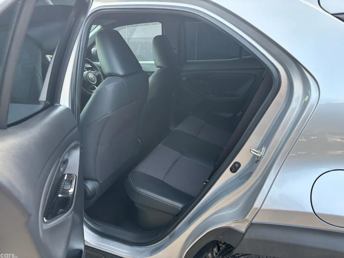 Toyota Yaris Cross Estate, Petrol Hybrid, 2022, Silver