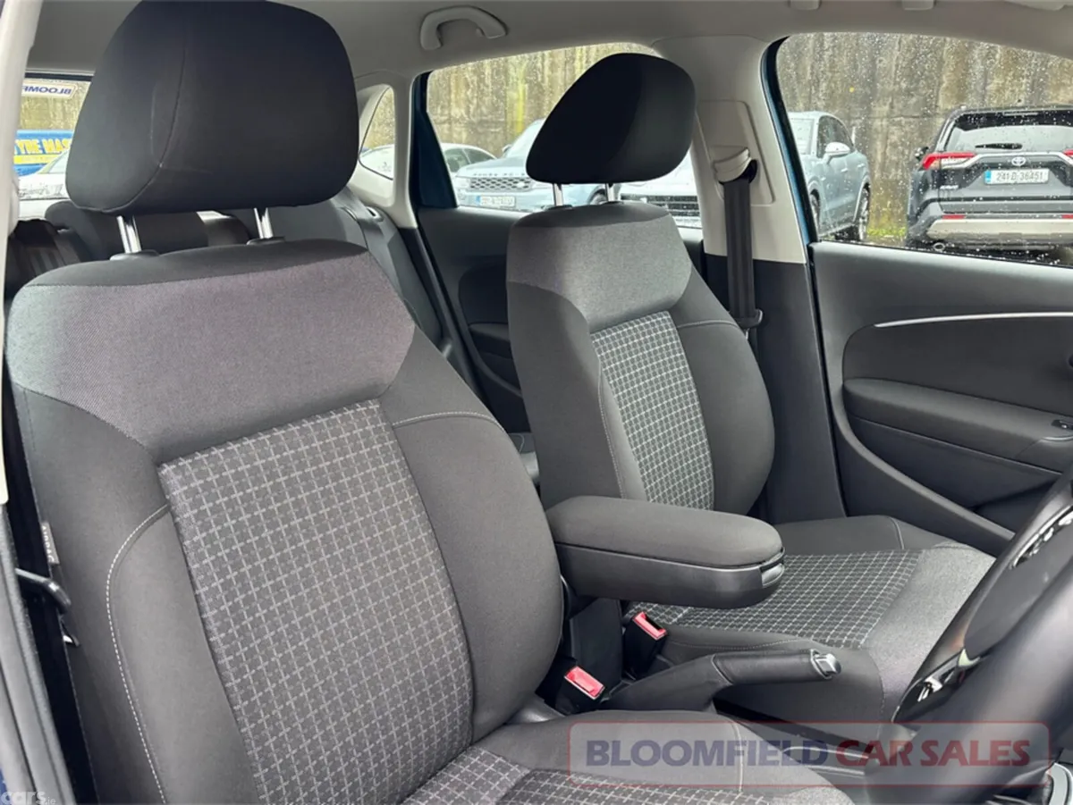 Volkswagen Polo Hatchback, Petrol, 2017, Blue