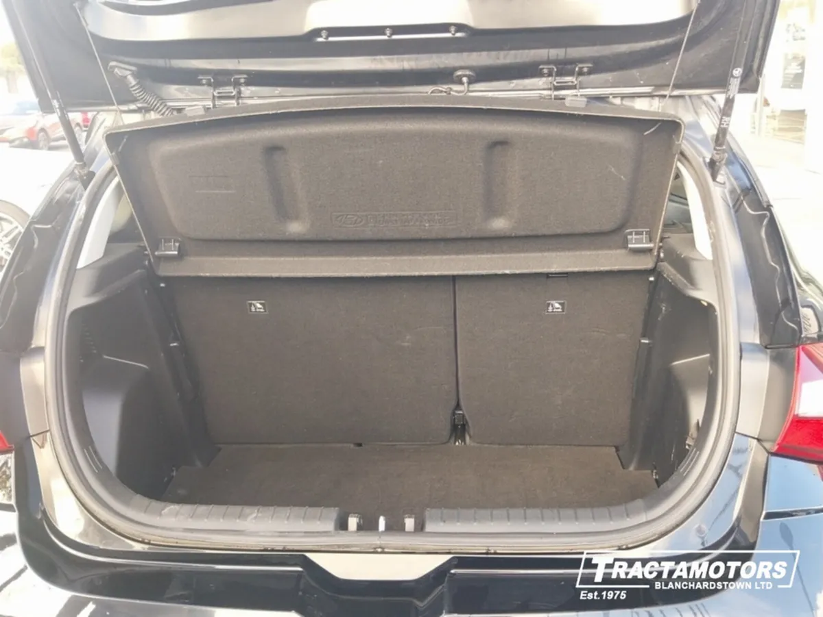 Hyundai i20 Hatchback, Petrol, 2024, Black
