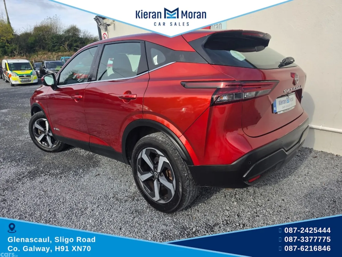 Nissan Qashqai MPV, Petrol, 2023, Red