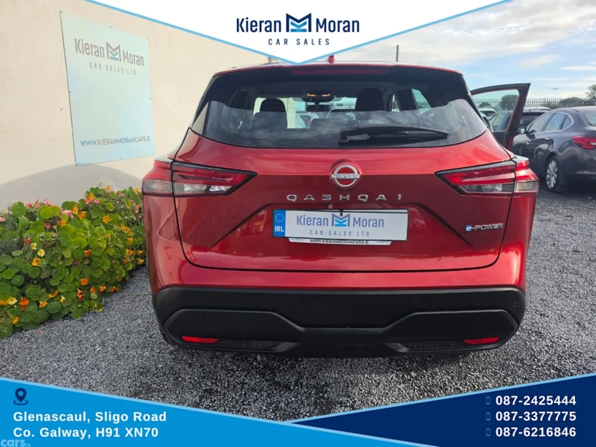 Nissan Qashqai MPV, Petrol, 2023, Red
