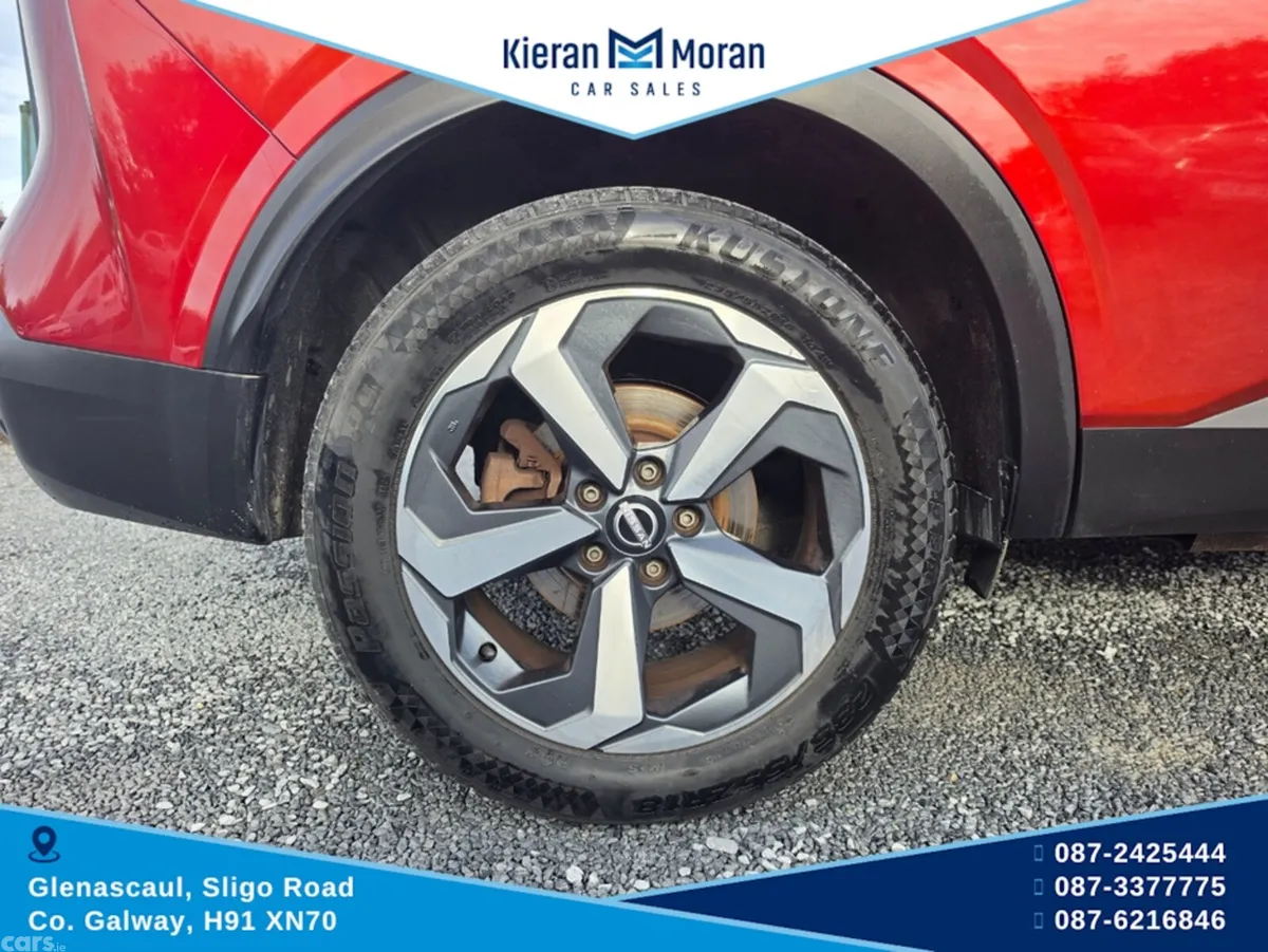 Nissan Qashqai MPV, Petrol, 2023, Red