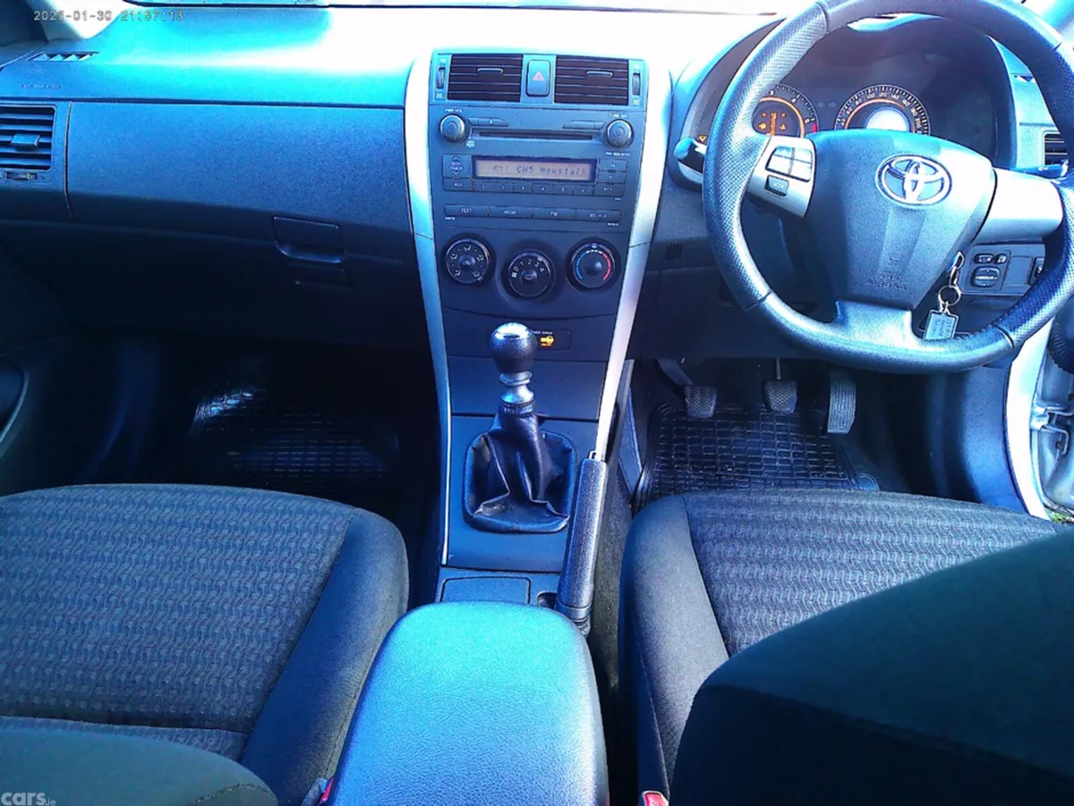 Toyota Corolla Saloon, Diesel, 2013, Silver