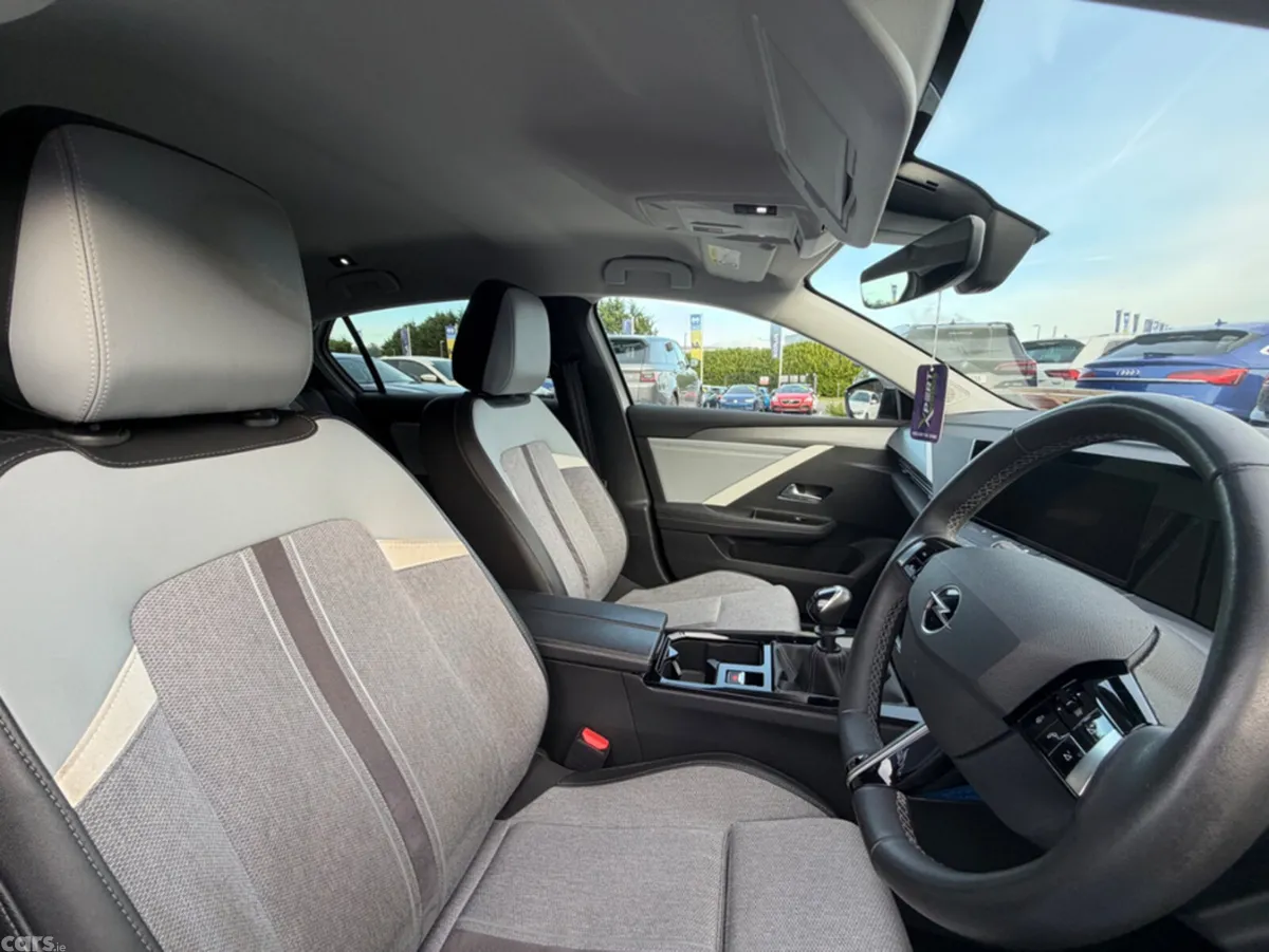 Opel Astra Hatchback, Diesel, 2022, White
