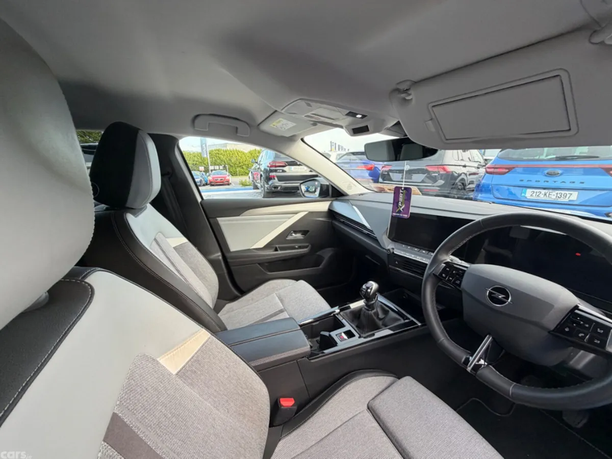 Opel Astra Hatchback, Diesel, 2022, White