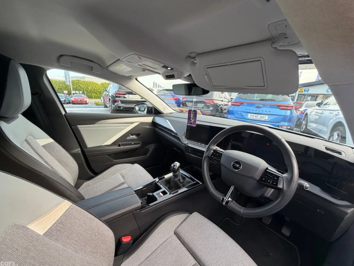 Opel Astra Hatchback, Diesel, 2022, White