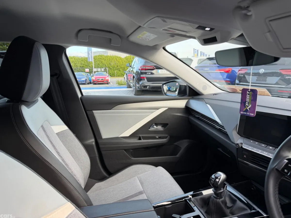 Opel Astra Hatchback, Diesel, 2022, White