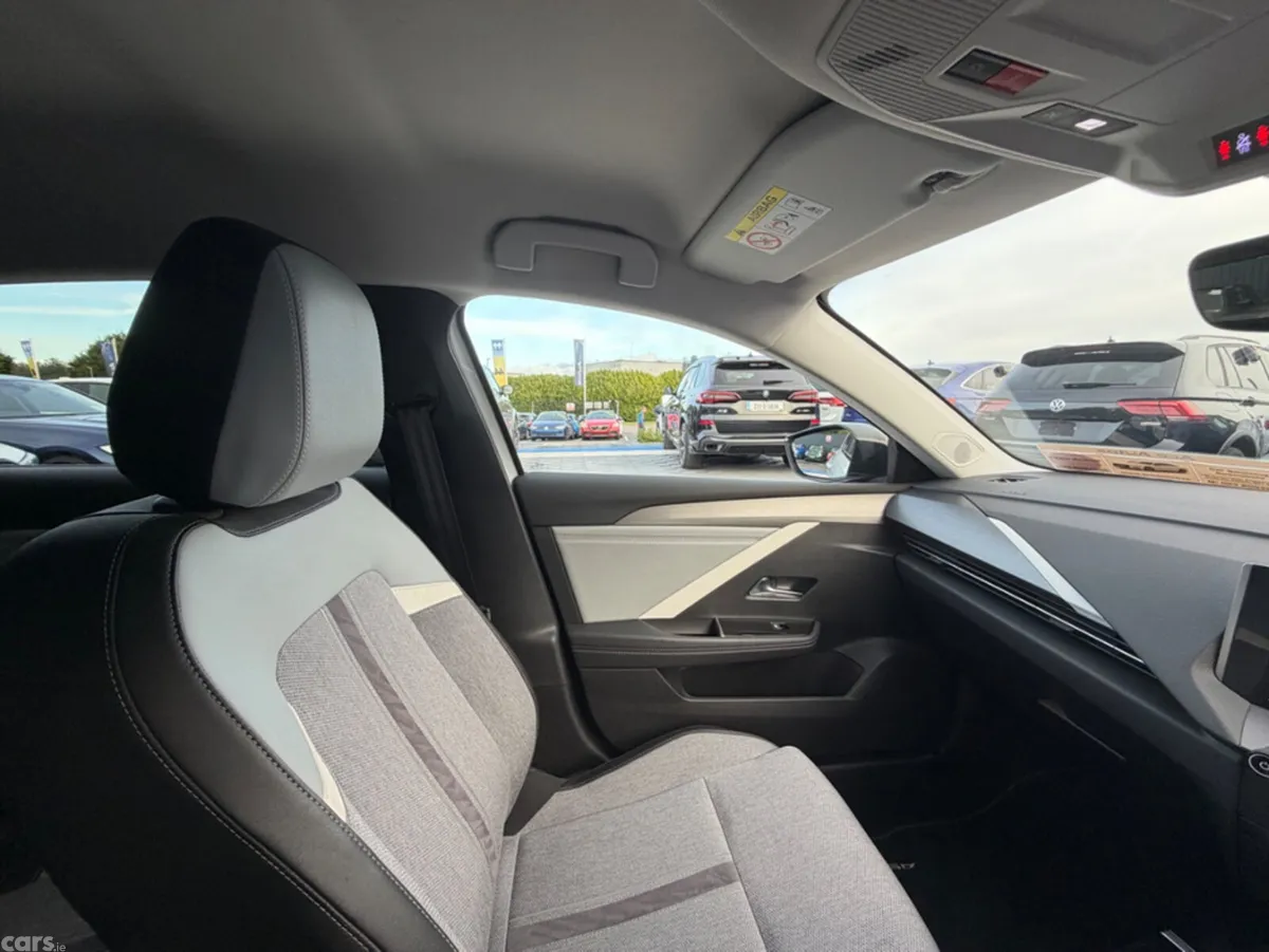 Opel Astra Hatchback, Diesel, 2022, White