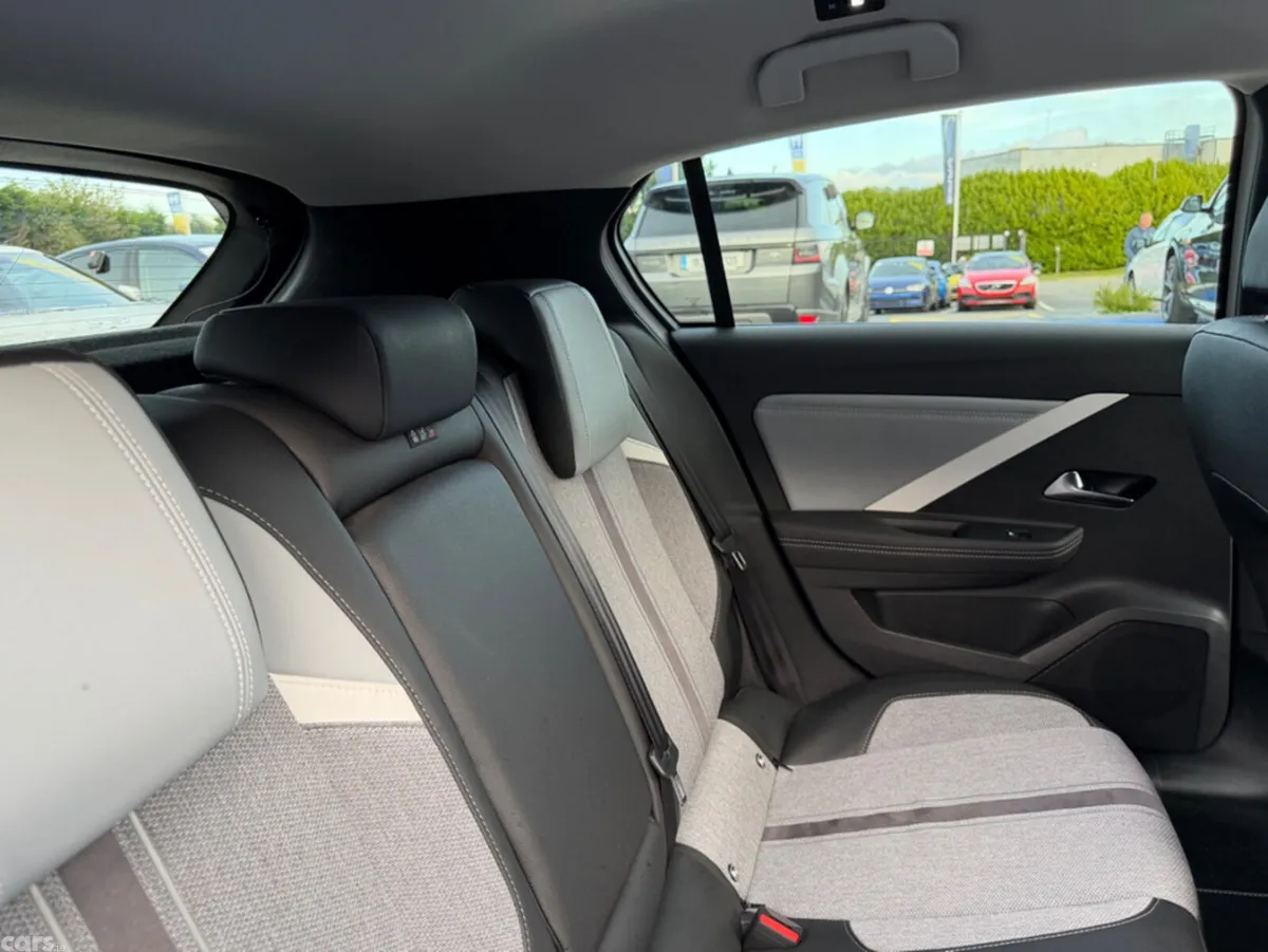 Opel Astra Hatchback, Diesel, 2022, White