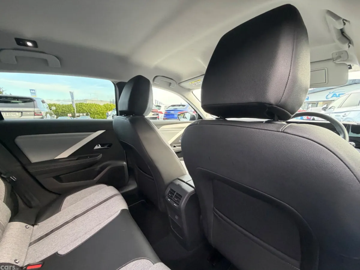 Opel Astra Hatchback, Diesel, 2022, White