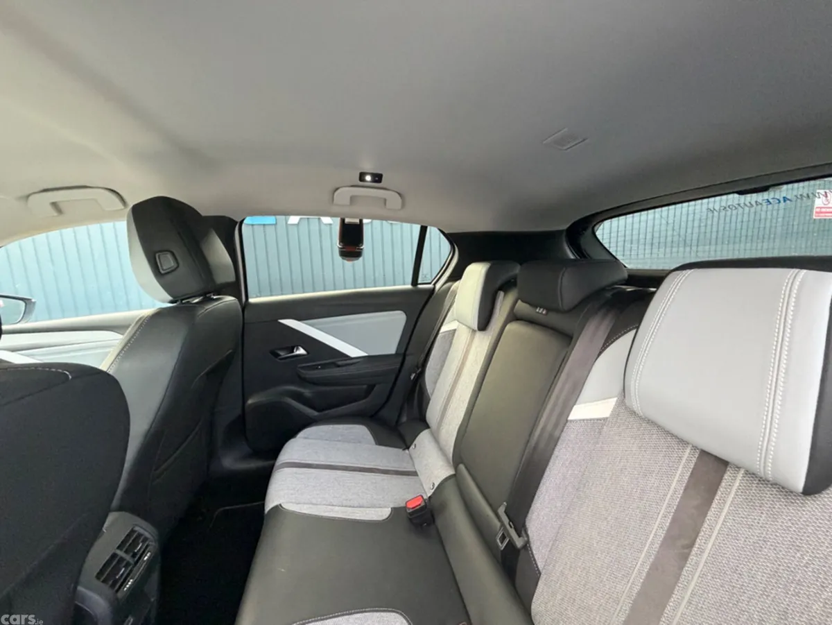 Opel Astra Hatchback, Diesel, 2022, White