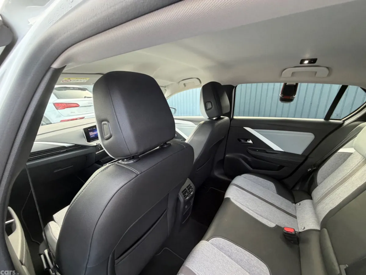 Opel Astra Hatchback, Diesel, 2022, White