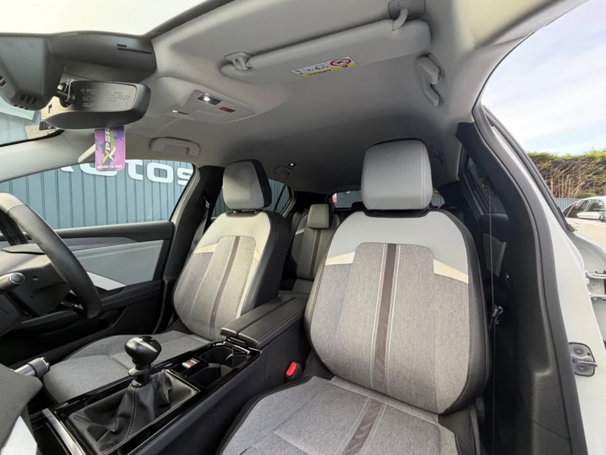 Opel Astra Hatchback, Diesel, 2022, White