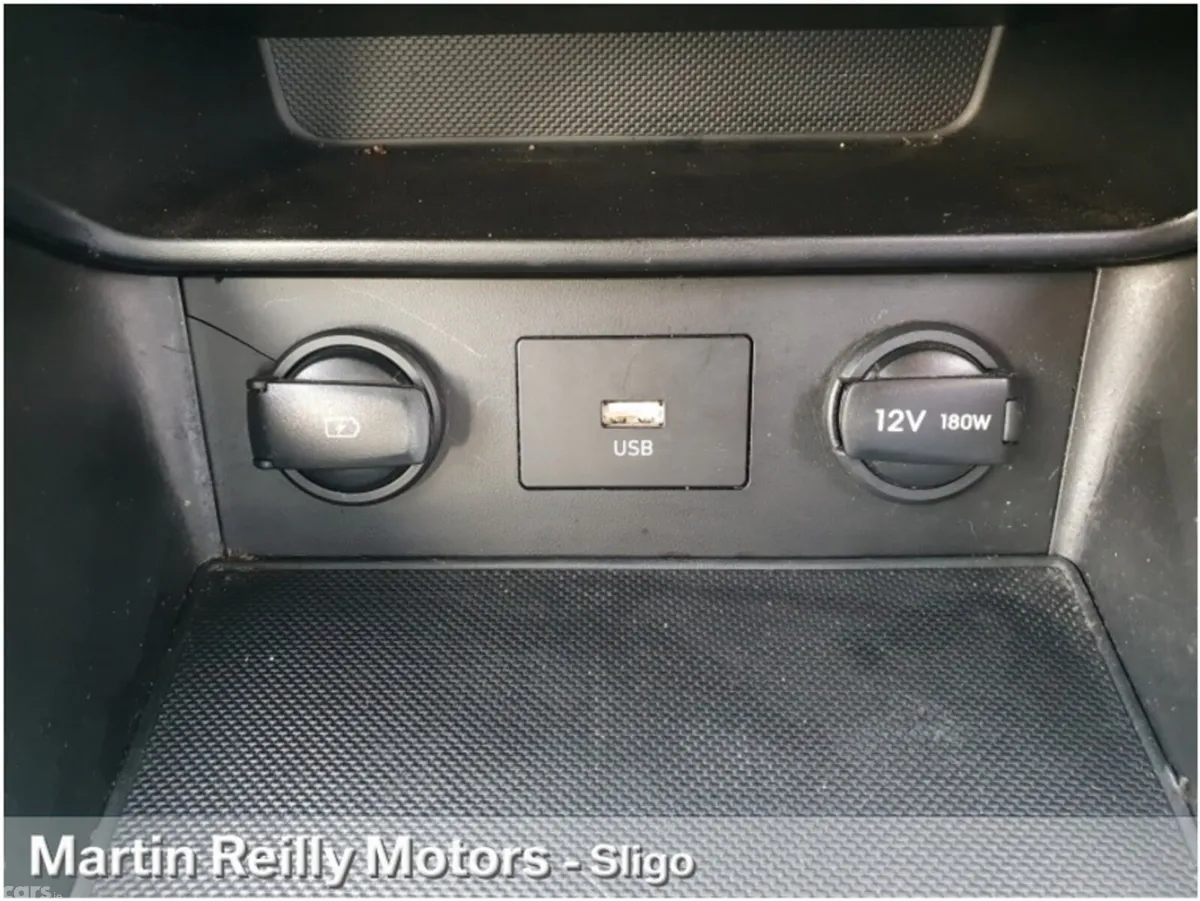 Hyundai KONA MPV, Petrol, 2023, Red