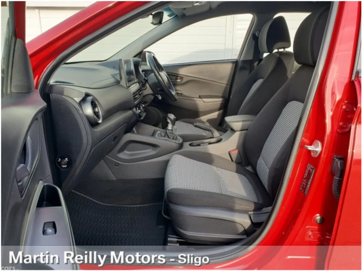 Hyundai KONA MPV, Petrol, 2023, Red