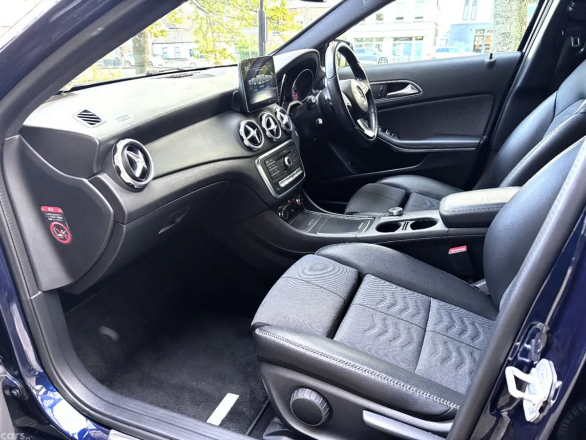 Mercedes-Benz GLA Hatchback, Petrol, 2017, Blue