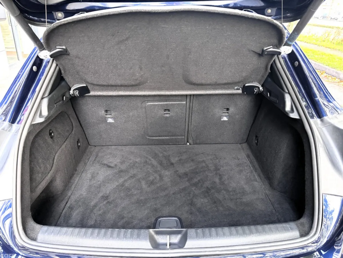 Mercedes-Benz GLA Hatchback, Petrol, 2017, Blue