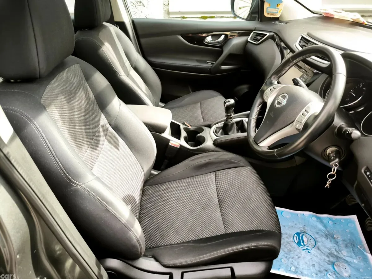 Nissan Qashqai SUV, Diesel, 2017, Grey
