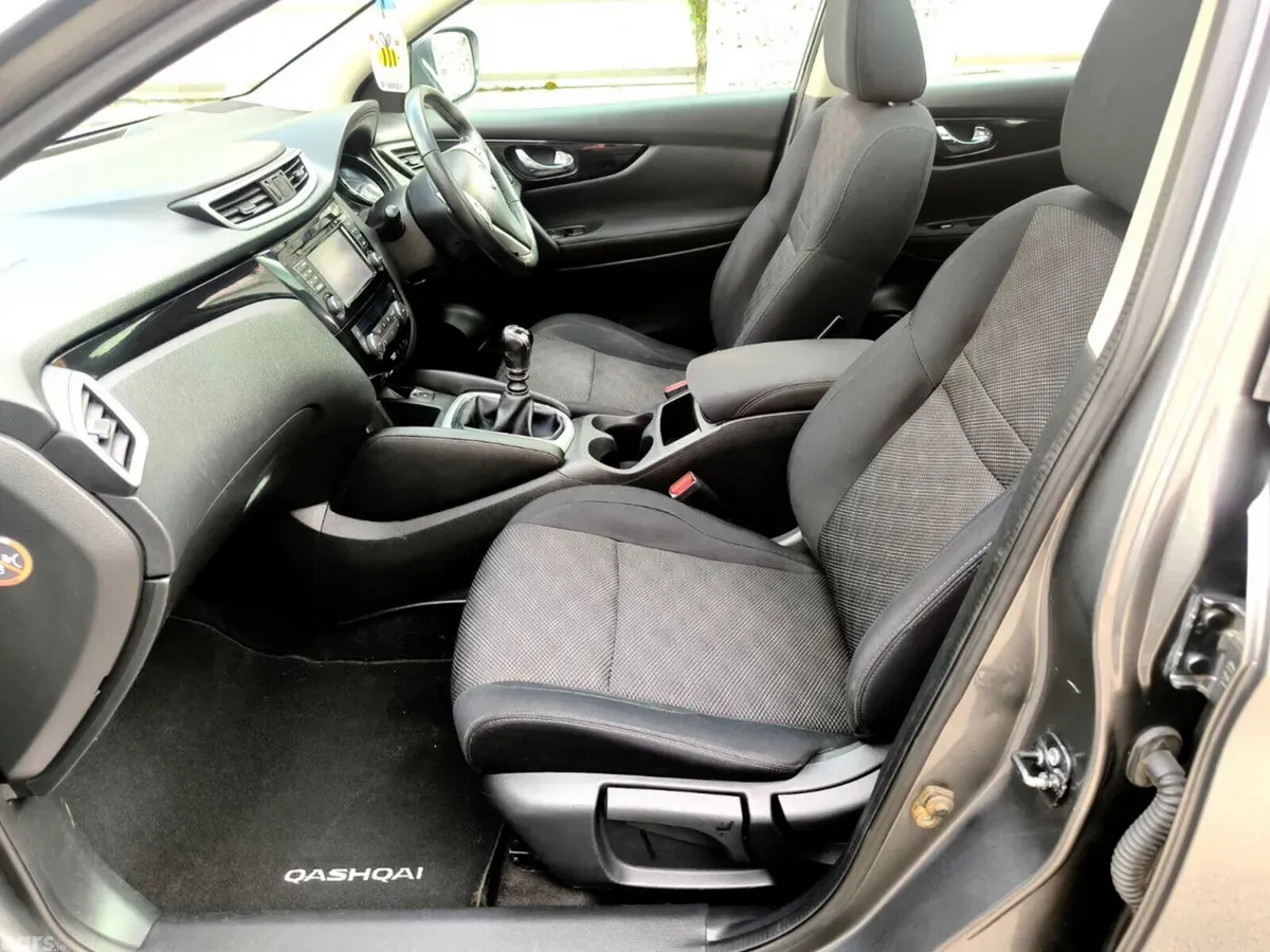 Nissan Qashqai SUV, Diesel, 2017, Grey