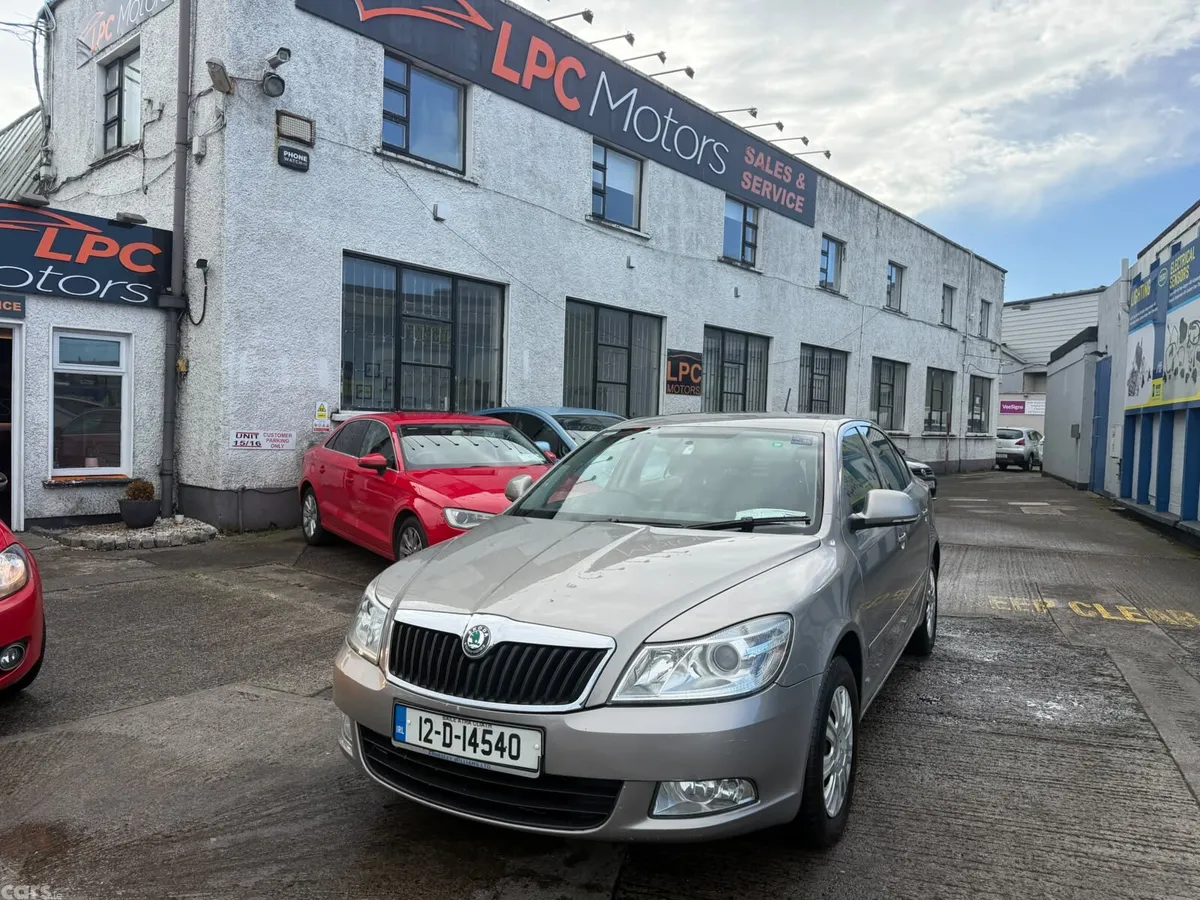 Skoda Octavia Saloon, Diesel, 2012, Beige