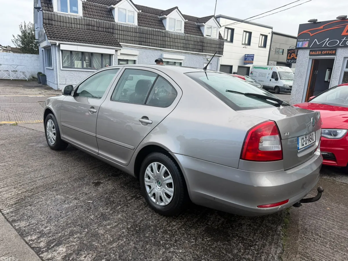 Skoda Octavia Saloon, Diesel, 2012, Beige