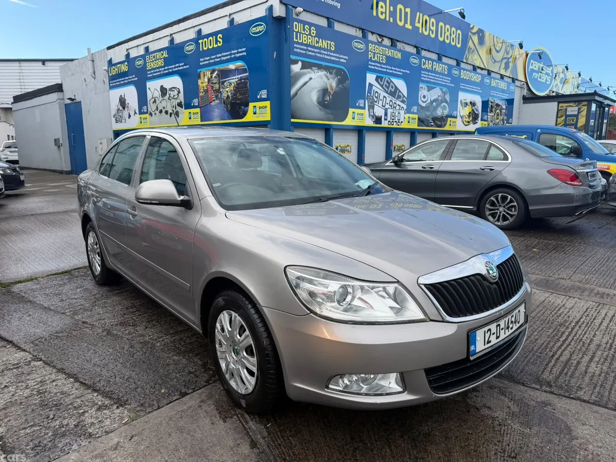 Skoda Octavia Saloon, Diesel, 2012, Beige
