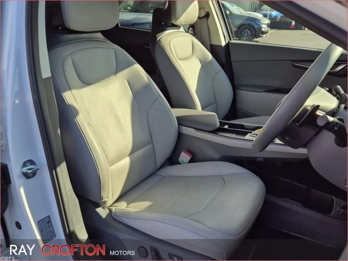 Kia EV6 MPV, Electric, 2026, White