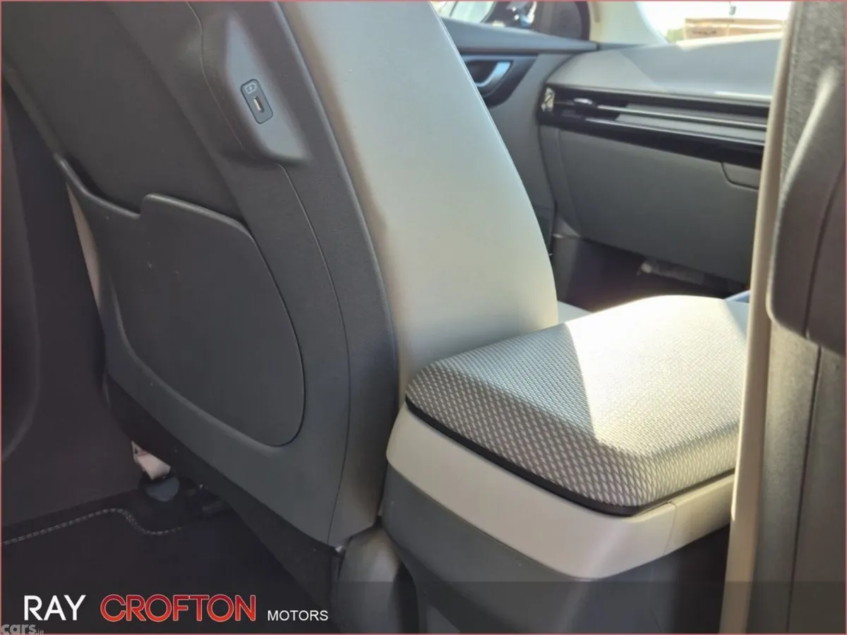 Kia EV6 MPV, Electric, 2026, White