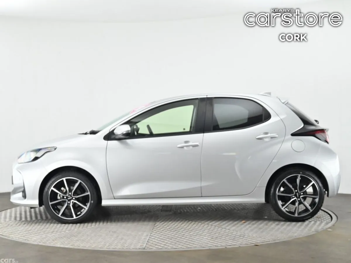 Toyota Yaris Hatchback, Petrol Hybrid, 2021, Silver