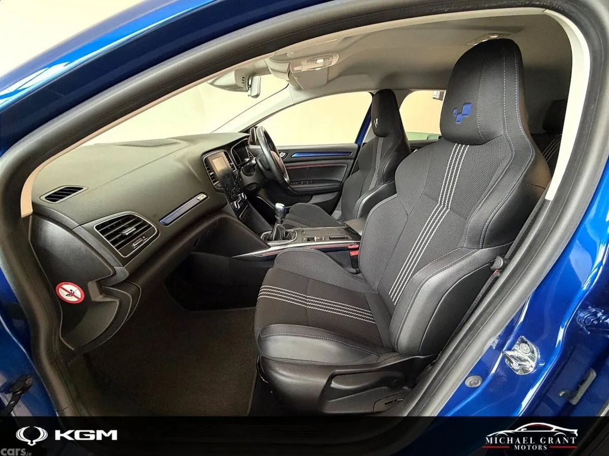 Renault Megane Hatchback, Diesel, 2019, Blue