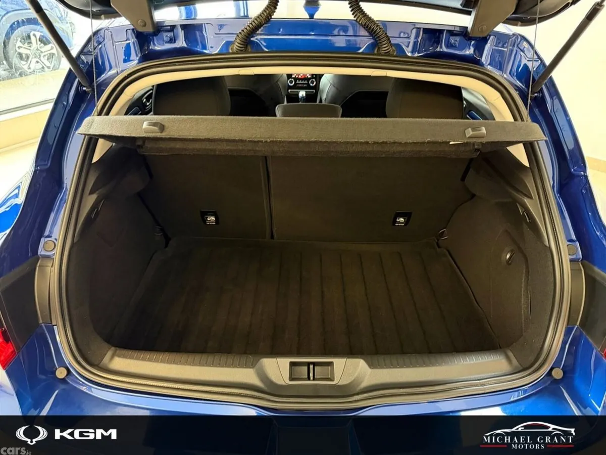 Renault Megane Hatchback, Diesel, 2019, Blue