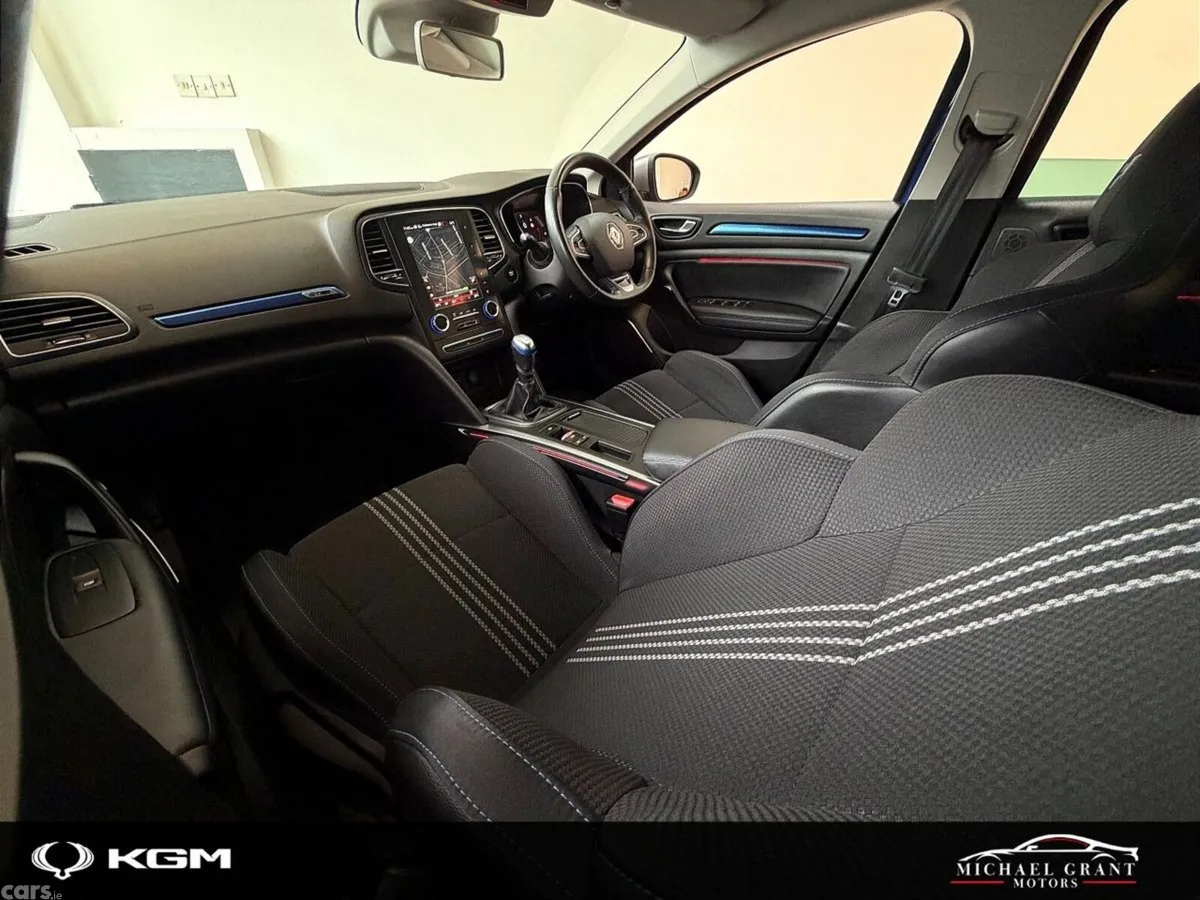 Renault Megane Hatchback, Diesel, 2019, Blue