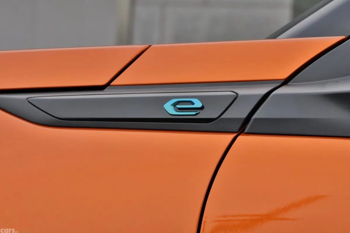 Peugeot 2008 Hatchback, Electric, 2021, Orange