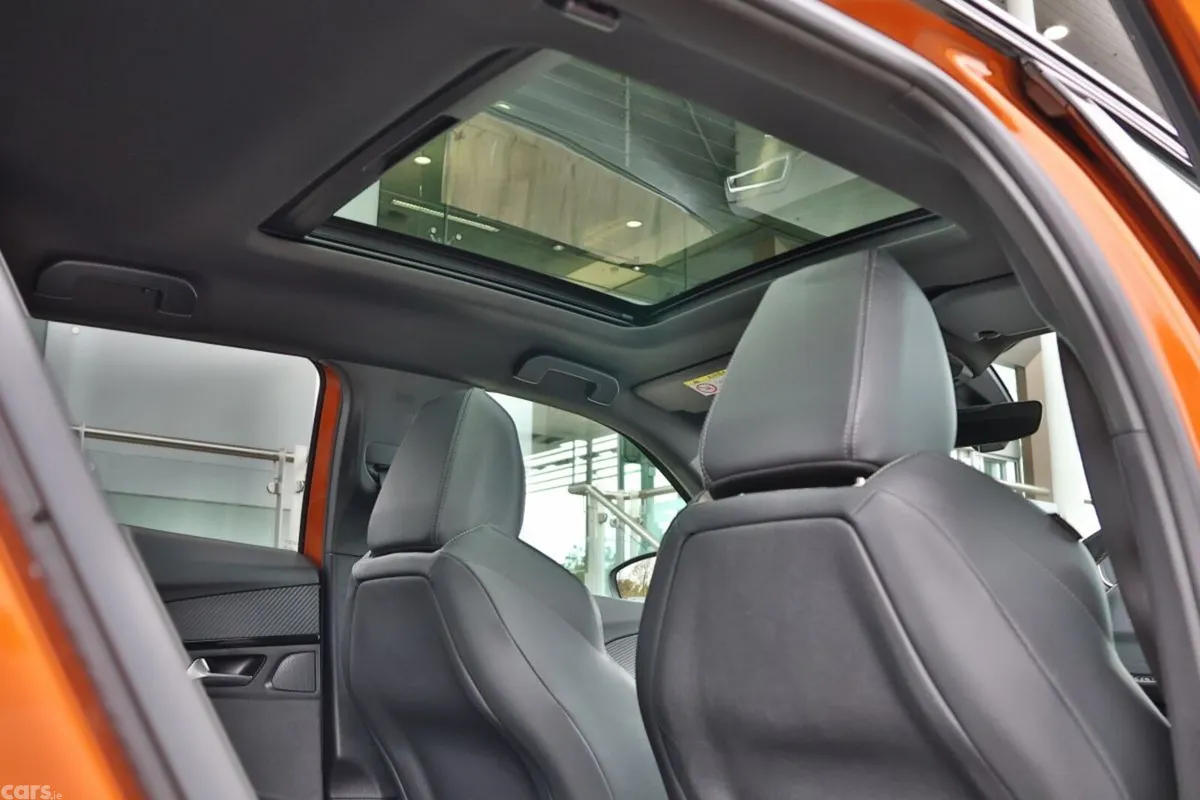 Peugeot 2008 Hatchback, Electric, 2021, Orange
