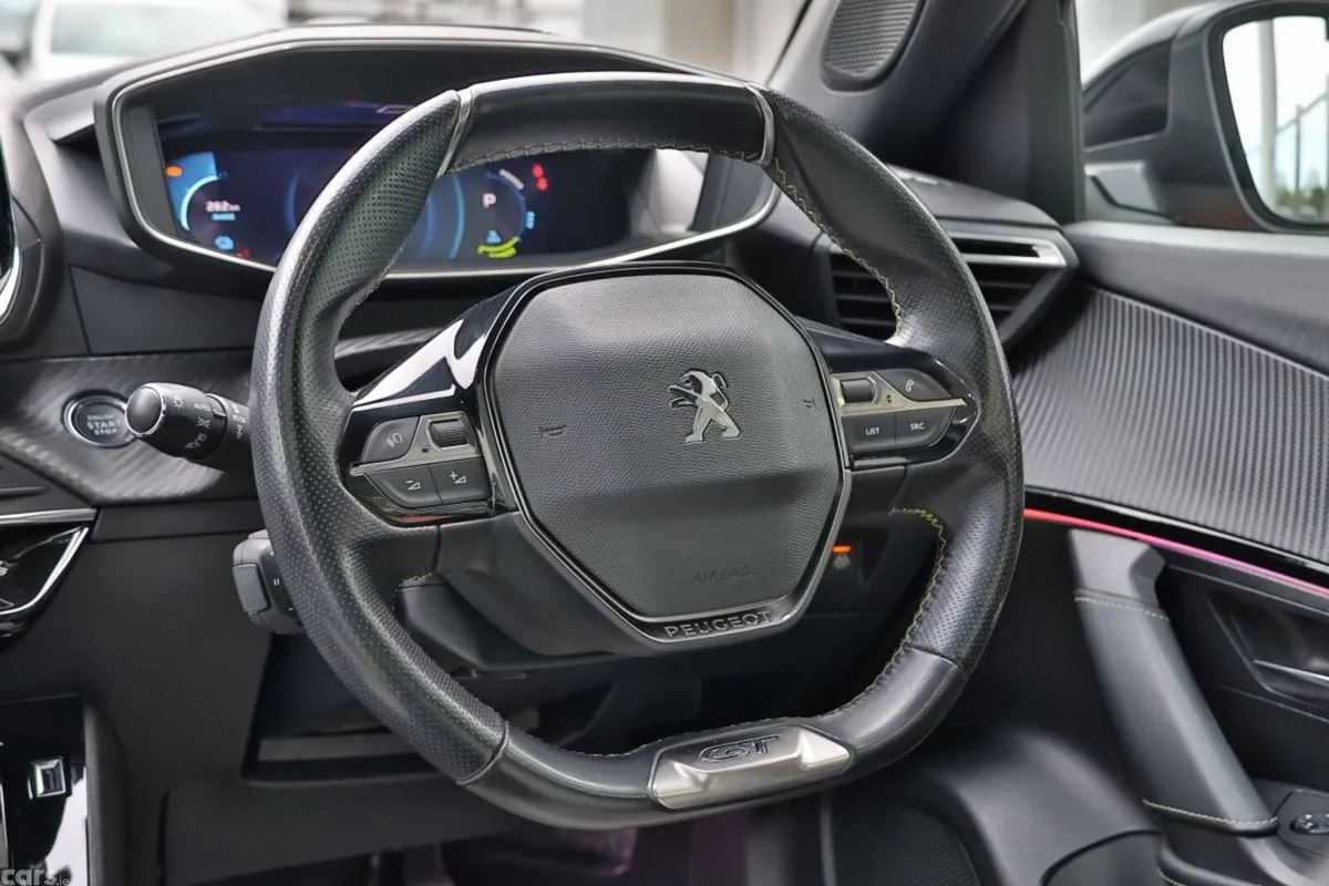 Peugeot 2008 Hatchback, Electric, 2021, Orange