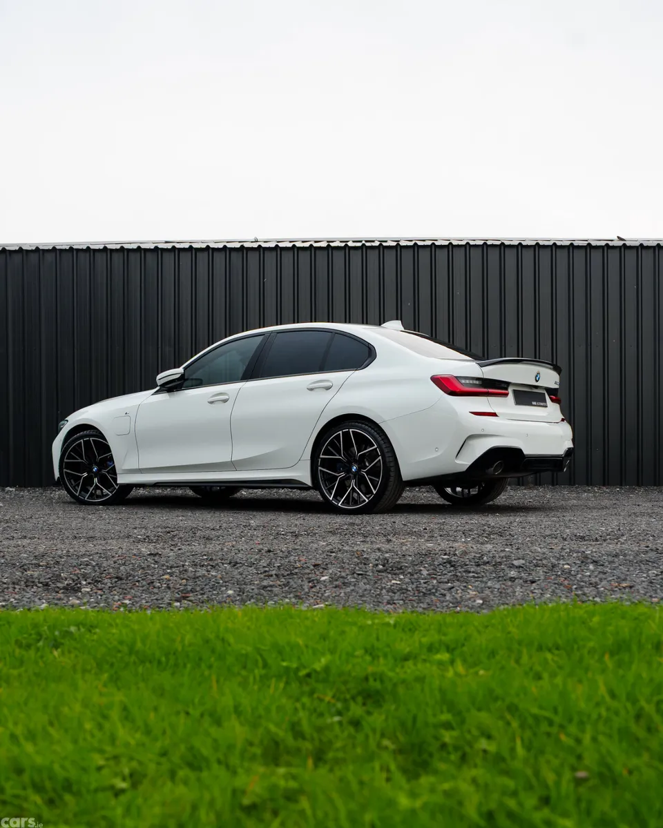 BMW 3-Series Saloon, Petrol Hybrid, 2021, White
