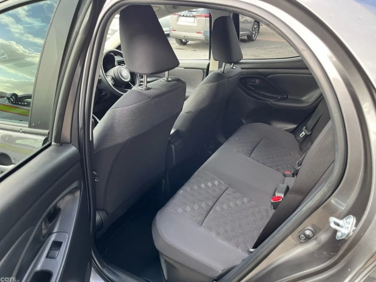 Toyota Yaris Hatchback, Petrol Hybrid, 2025, Grey
