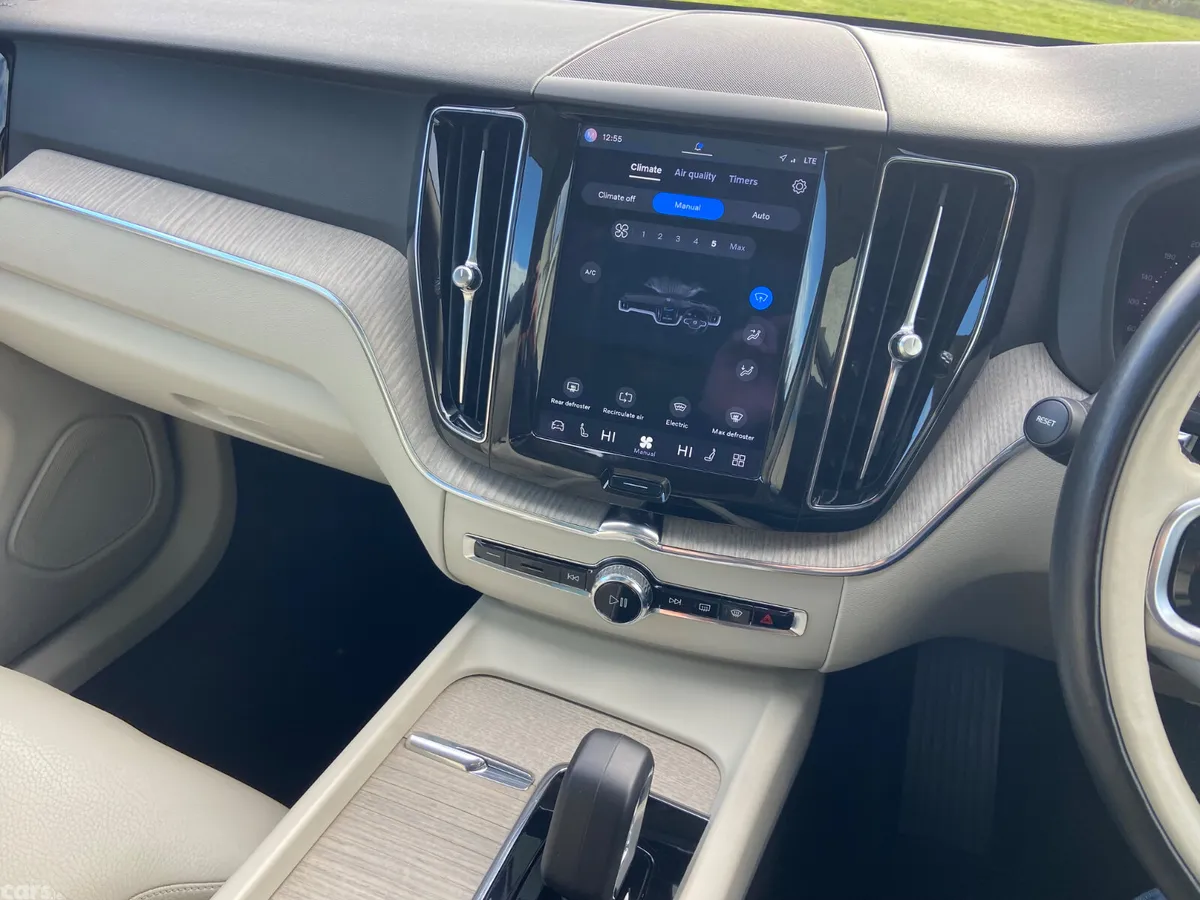 Volvo XC60 SUV, Petrol Plug-in Hybrid, 2023, Grey