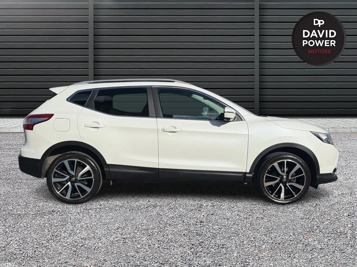 Nissan Qashqai Hatchback, Diesel, 2016, White