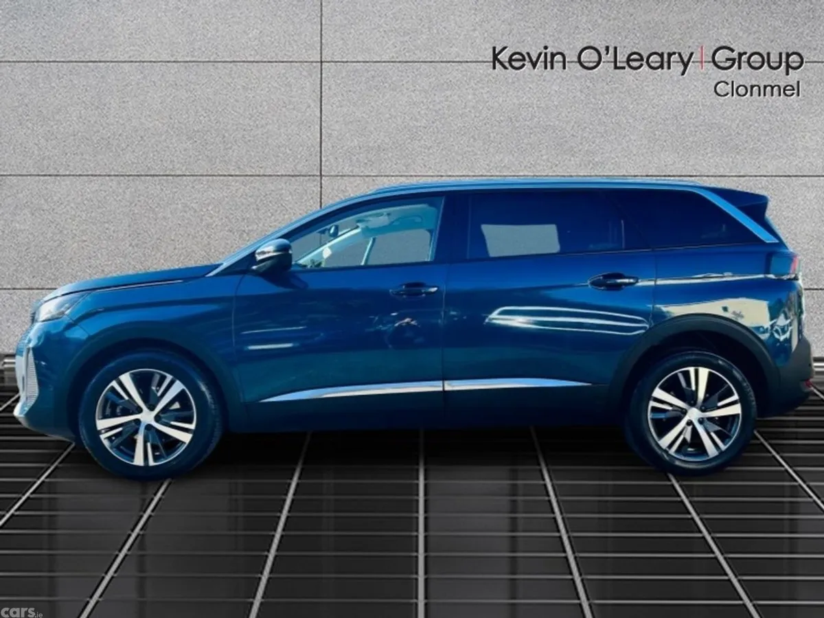 Peugeot 5008 MPV, Diesel, 2022, Blue