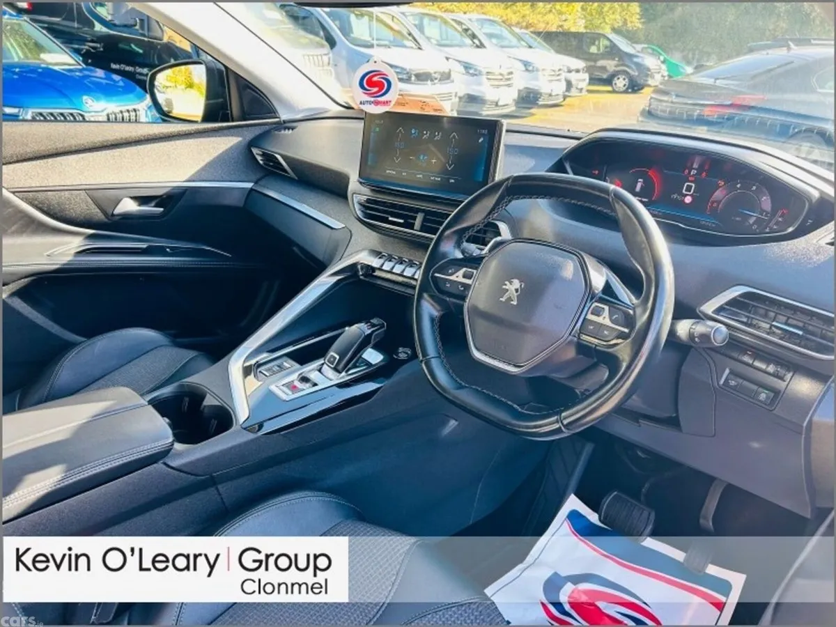 Peugeot 5008 MPV, Diesel, 2022, Blue
