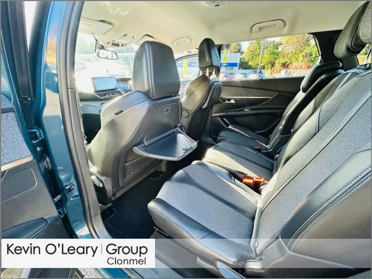 Peugeot 5008 MPV, Diesel, 2022, Blue