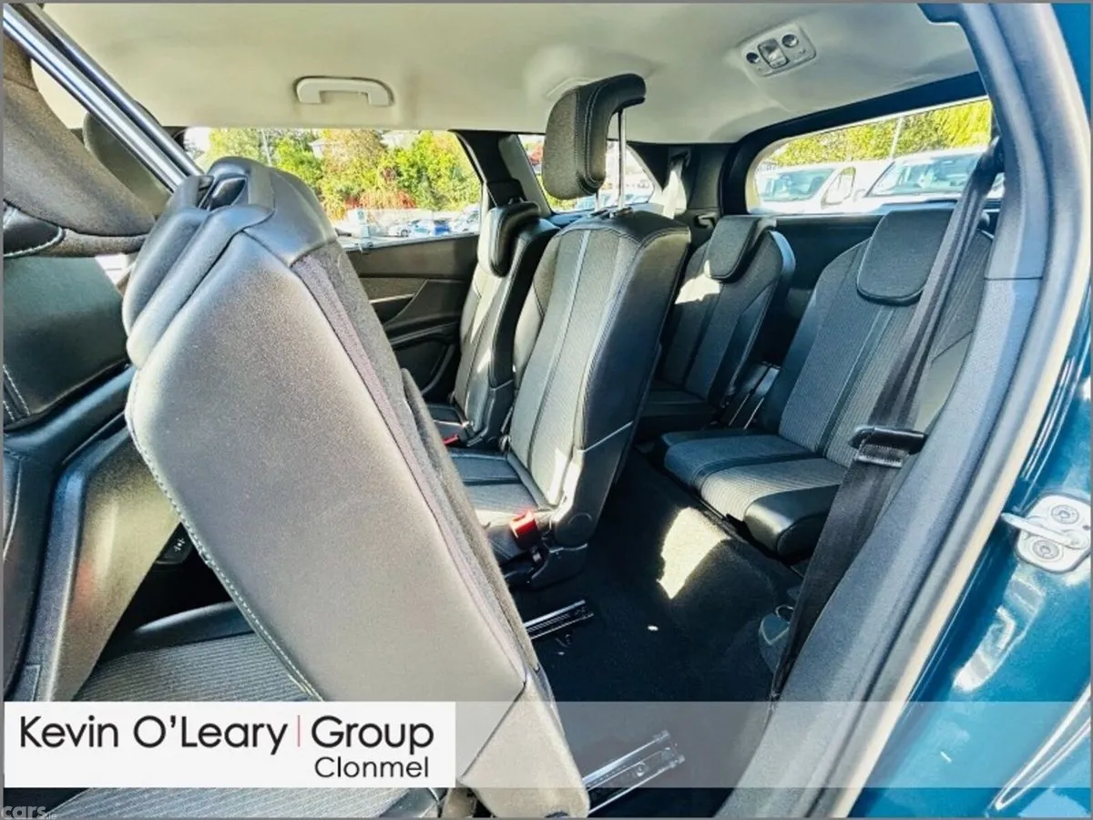 Peugeot 5008 MPV, Diesel, 2022, Blue