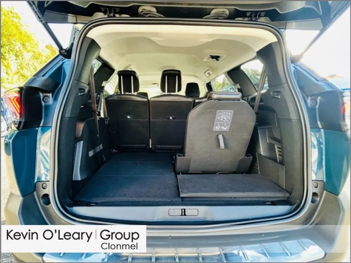 Peugeot 5008 MPV, Diesel, 2022, Blue