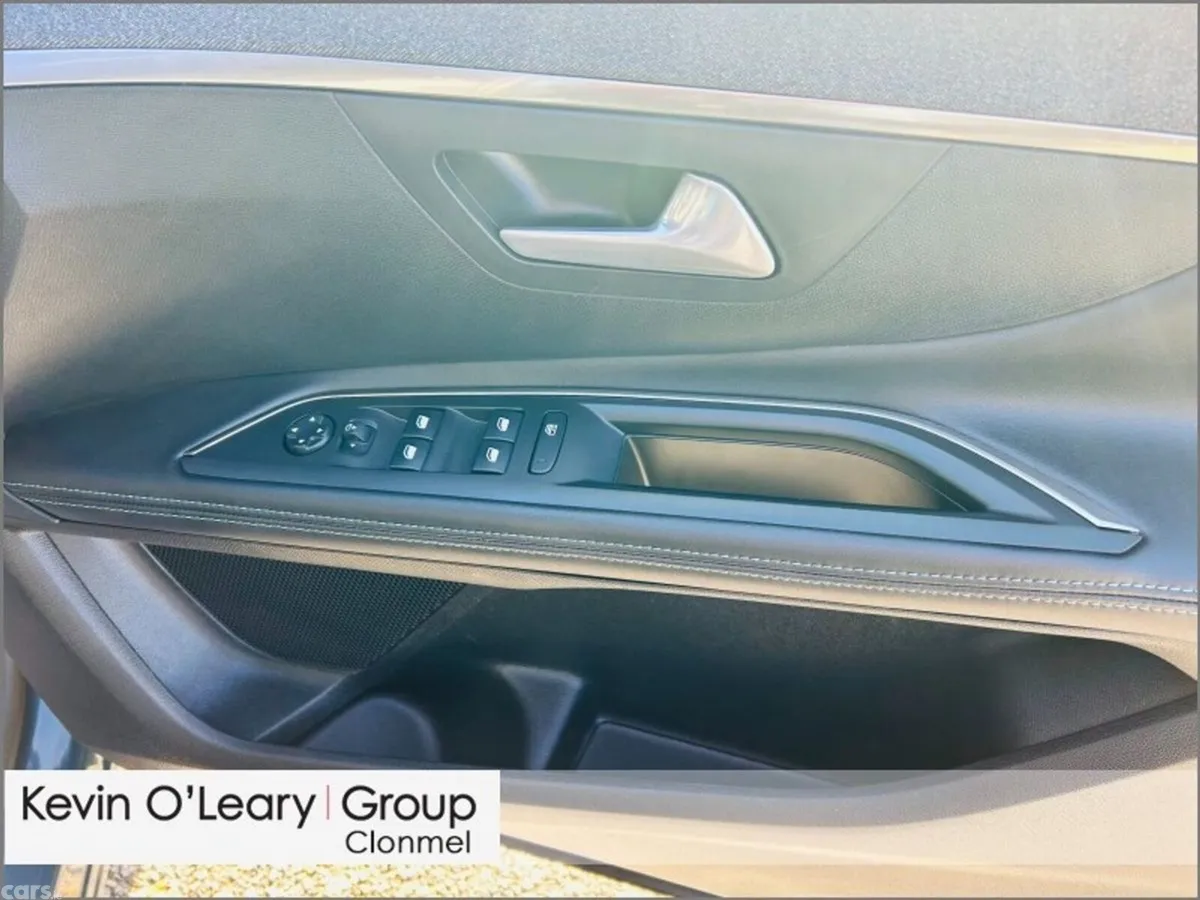 Peugeot 5008 MPV, Diesel, 2022, Blue