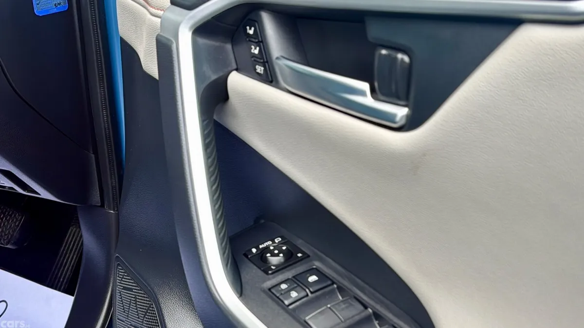 Toyota RAV4 SUV, Petrol Hybrid, 2023, Blue
