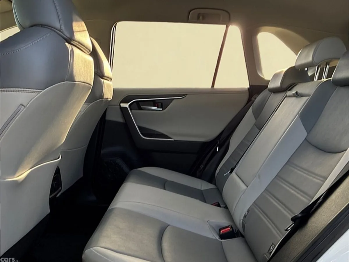 Toyota RAV4 SUV, Petrol Hybrid, 2021, White