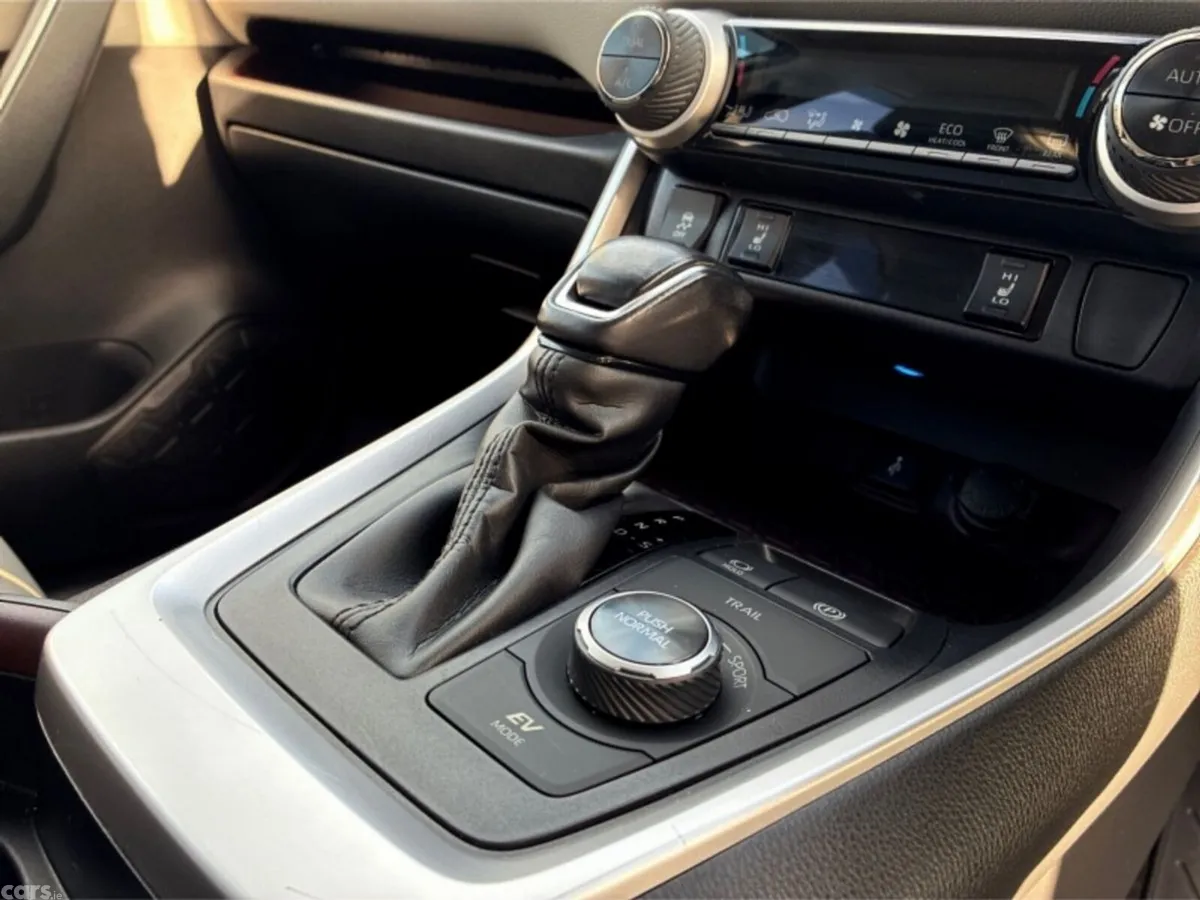 Toyota RAV4 SUV, Petrol Hybrid, 2021, White