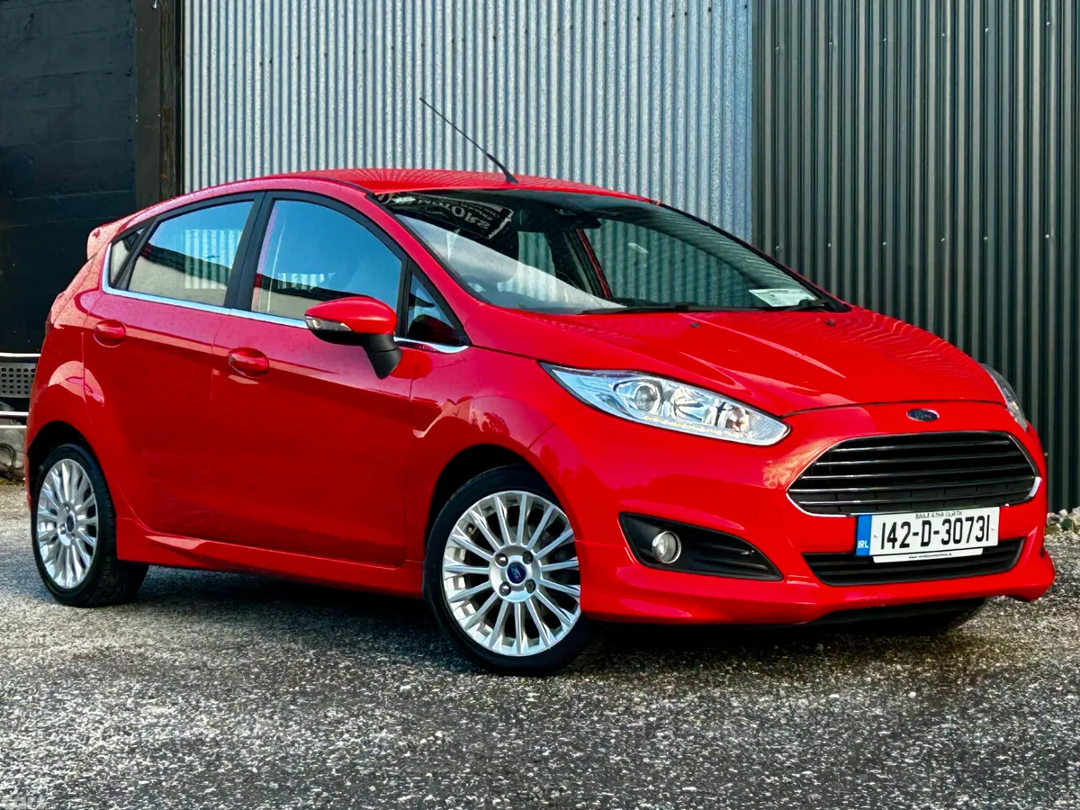 Ford Fiesta Hatchback, Petrol, 2014, Red